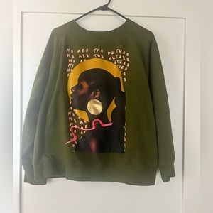 Long sleeved pullover crew neck